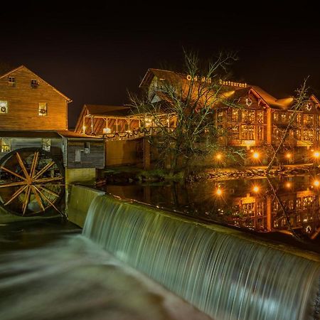 Bearly Gnomey Villa Gatlinburg Exterior photo