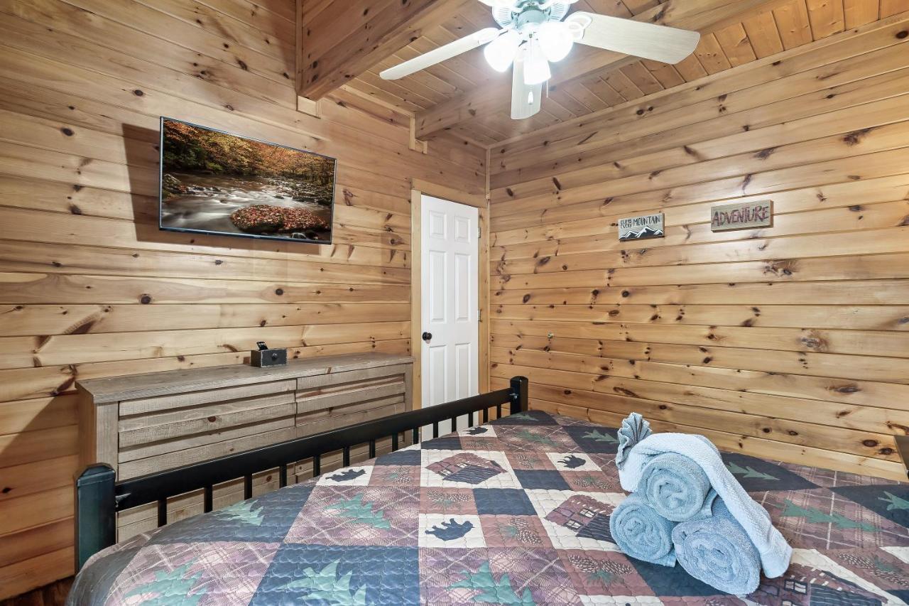 Bearly Gnomey Villa Gatlinburg Exterior photo