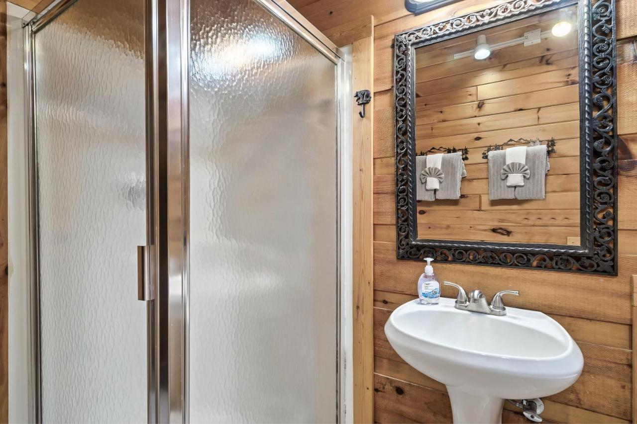Bearly Gnomey Villa Gatlinburg Exterior photo